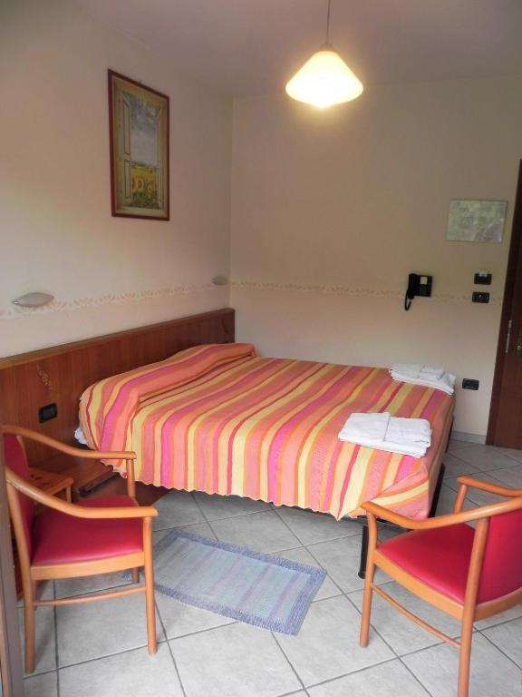 Hotel Ristorante Belsito Borgo San Dalmazzo Oda fotoğraf