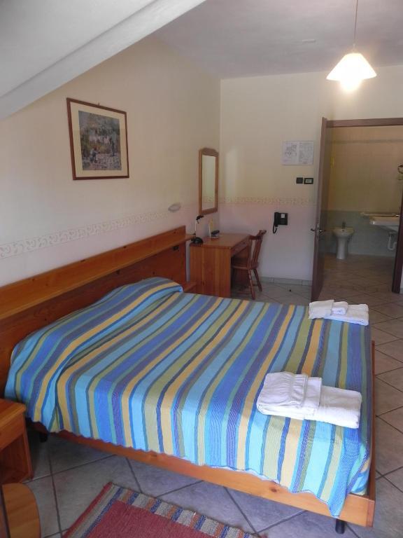 Hotel Ristorante Belsito Borgo San Dalmazzo Oda fotoğraf